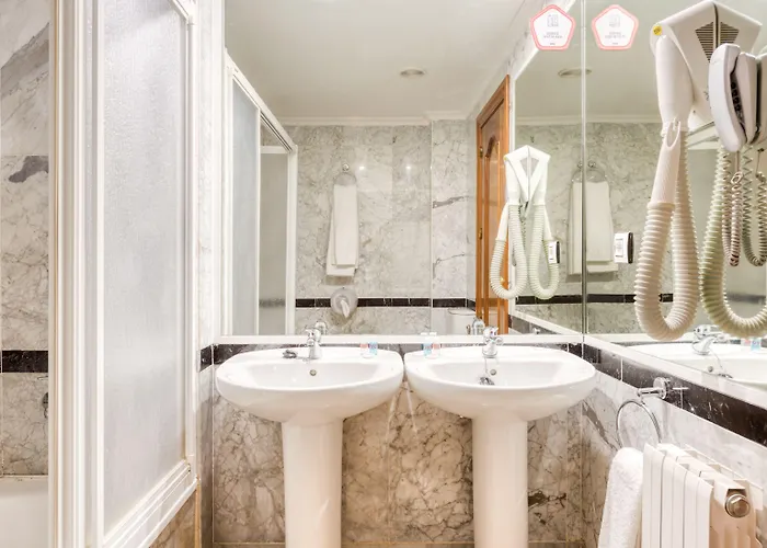 Отель Emperatriz Iii