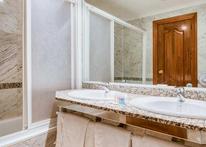 Отель Emperatriz Iii